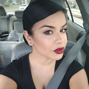 Meet your Posher, Dominique